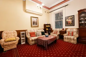 Georgian Court Inn - Siddeområde i lobbyen