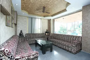 Ganga Palace Near Vishwakarmaghat - Lobby