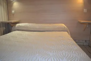 Hôtel Concorde - Centre ville de Nimes - Værelse