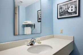 Super 8 by Wyndham Pennsville/Wilmington - Salle de bain