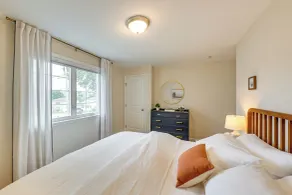 Walk to Shops & Dining: Glen Cove Apt w/ Yard! - Interiör