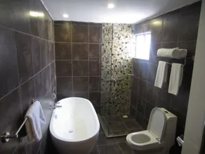 The Zehneria Hotel - Bathroom