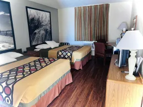 Super 8 by Wyndham Dodge City - Chambre