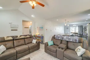 1 Mi to Colonial Beach Boardwalk: Home w/ Fire Pit - Interiør
