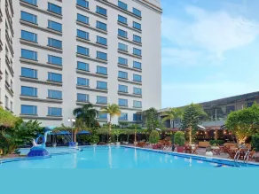 Grand Mercure Medan Angkasa - Pool