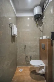 Hotel Clover Inn by Onyx Group - Bathroom