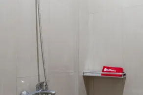 RedDoorz Syariah Plus near Trans Studio Cibubur - Badeværelse