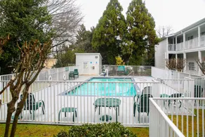Quality Inn Fayetteville Near Historic Downtown Square - Pool