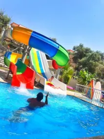 Nesa Palas - Pool