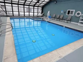 Super 8 by Wyndham Logan - Piscine