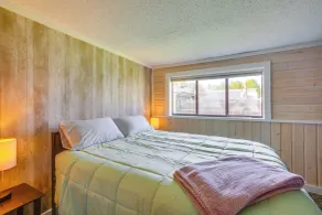 Charming Lake Ann Apartment - Walkable Location! - Innenbereich