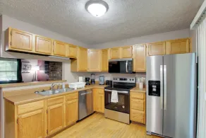 5 Mi to Downtown Davenport! Townhome w/ Patio - Interior