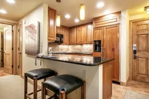 1 Bedroom In Lionshead Village - Antlers At Vail - Private kitchen