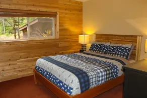 Cedar Grove Lodge | BBQ | Wifi, Hot tub, AC - Room