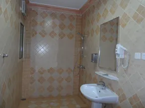 Aknan Al Morooj Furnished Units - Badezimmer