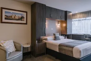 429 Apartments & Suites - Room