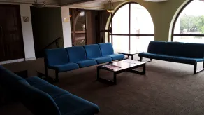 M Plaza Hotel - Lobby sitting area