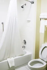 Quality Inn Cleveland North - Salle de bain