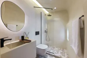 Annouso Villa with Hot Tub by Caldera Houses - Bad