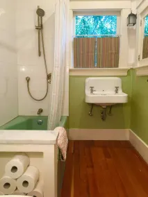 Modern and Stylish Flat - Bathroom