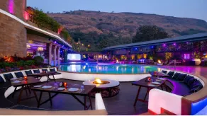 Della Resorts - Pool