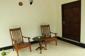 Yasra Holiday Villa - Lobby sitting area