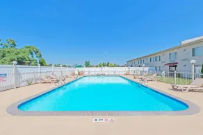 Ramada by Wyndham Vineland Millville Area - Piscine