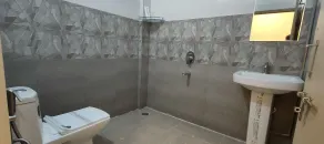 Hotel Amulya Regency - Bathroom