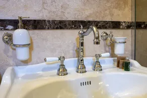 The Throne - M Museum Hotel - Bathroom
