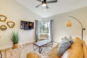 1 Mi to Grand Ave: Modern Home w/ Spacious Yard! - Interiør