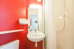 B&B HOTEL Lyon Saint-Bonnet Mi-Plaine - Salle de bain