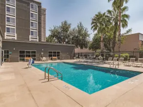 La Quinta Inn & Suites by Wyndham San Antonio Downtown - Pool
