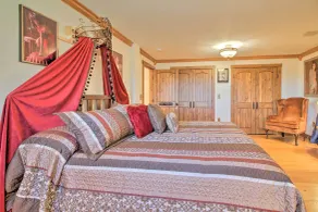 Timeless Red Sox Retreat w/ Scenic Mountain Views! - Interiör