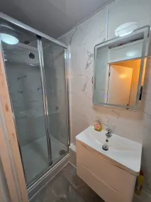 SnoozeDen Chalvey - Free Parking, Near M4 J6 - Bathroom
