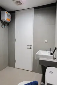 Luxurious and Comfy 2BR Paddington Heights Alam Sutera Apartment By Travelio - Badeværelse