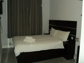 New Globe Hotel - Room