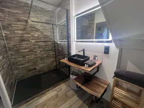 LoveRoom avec SPA privatif Plélo - Salle de bain