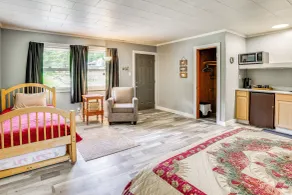 Walk to Main St & Schroon Lake! Cozy Upstate Gem - Interiør