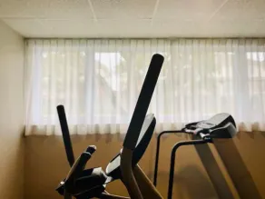 Adam's Airport Inn - Fitness facility