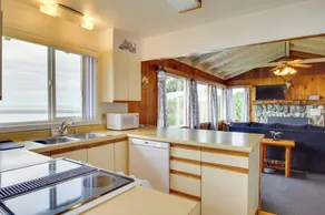 NY! Coastal Smith River Cottage med havsutsikt! - Interiör