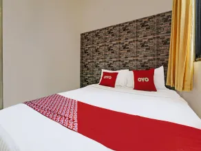 OYO 1699 Verona Residence - Room