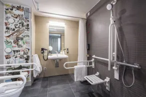Holiday Inn - the niu, Brass Munich Olympiapark by IHG - Badezimmer