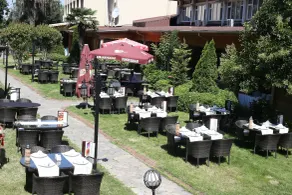 SekaPark Hotel - Outdoor dining