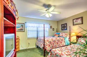 Pensacola Beach Condo w/ Patio & Access to Beach! - Interiør