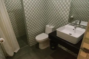 Royale House Hotel Davao powered by Cocotel - Bathroom