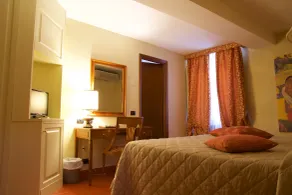 Hotel La Luna - Room