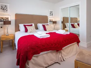 4 Dart Marina - Interior
