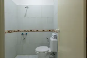 Hotel O Bromo Hill - Bathroom