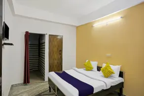 Goroomgo Raj hotel vip Noida - Room