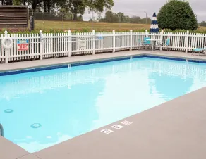 Holiday Inn Express Hotel & Suites Conover - Hickory Area by IHG - Piscina